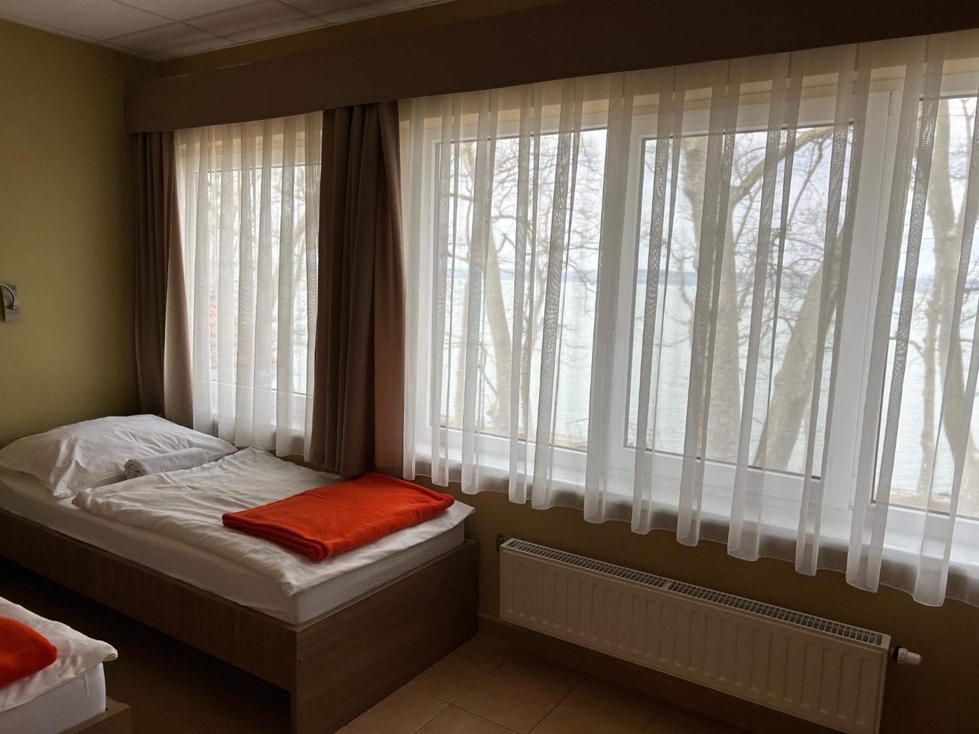 Bf Hotel Balatonfoldvar Bagian luar foto