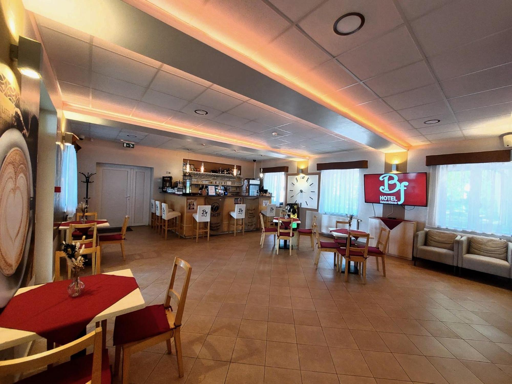 Bf Hotel Balatonfoldvar Bagian luar foto